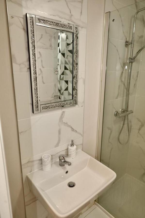 Aqua Dreams - Serviced Luxury Modern Belfast City Centre 2 Bed Apartment Eksteriør bilde